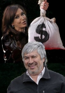 CFK Baez y bolsa con plata